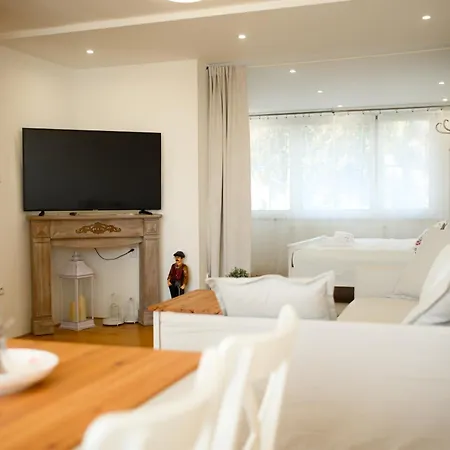 Ξενοδοχείο με διαμερίσματα Palava House 4*